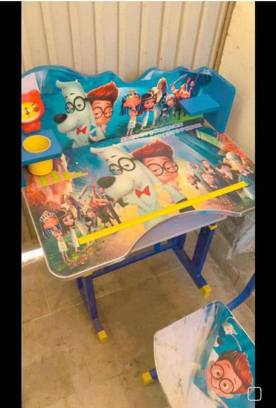 Kids Study Table. . 2