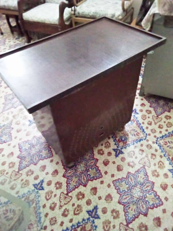 computer table + onecoupboard bast condition table 2