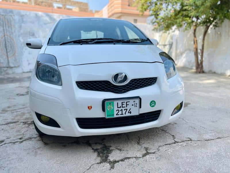 Toyota Vitz 2009/12 lahore 0