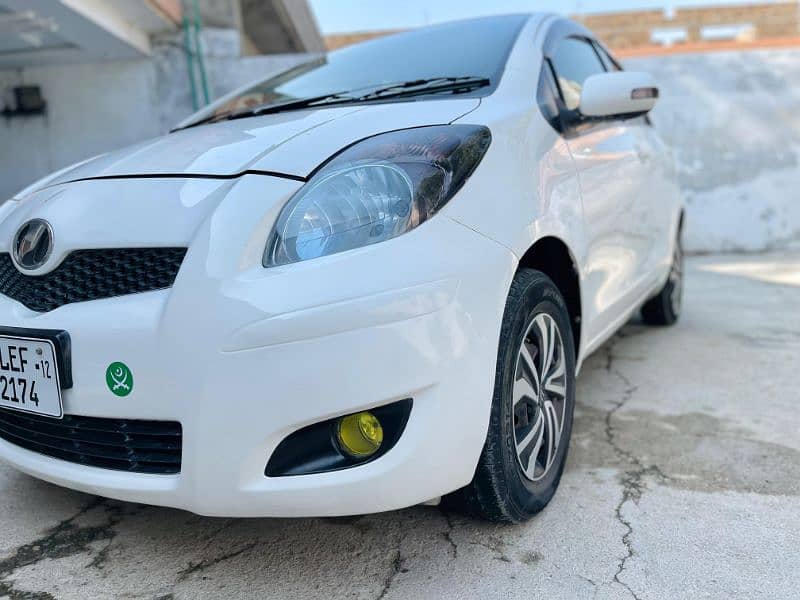 Toyota Vitz 2009/12 lahore 1