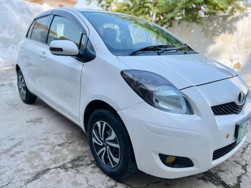 Toyota Vitz 2009/12 lahore 14