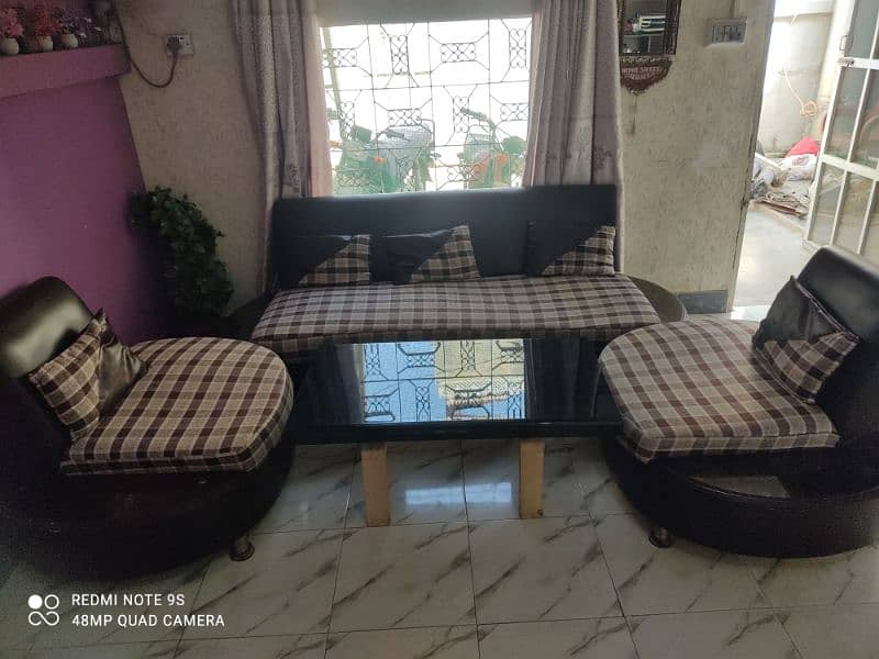 5 seater sofa with side table and cushions 0