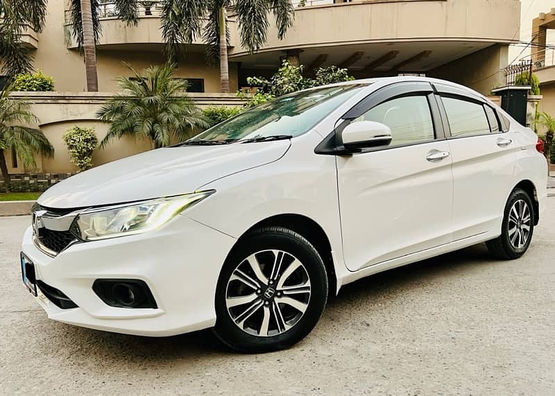 Honda City Aspire CVT 1.5 Automatic 2022 in White Colour 3