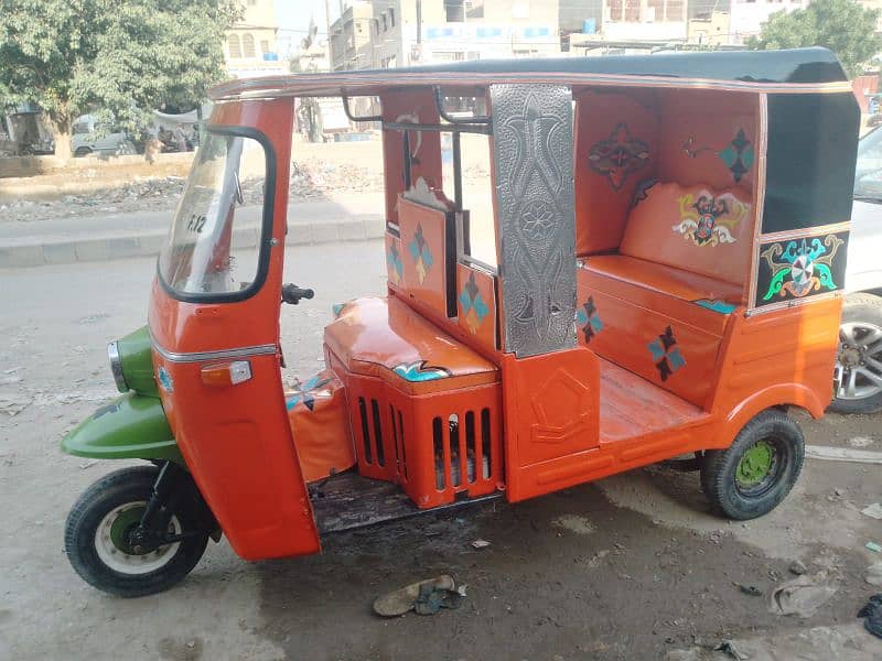 i am selling auto rickshaw 6 seater good condition 1