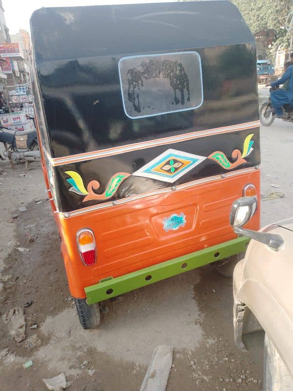 i am selling auto rickshaw 6 seater good condition 4