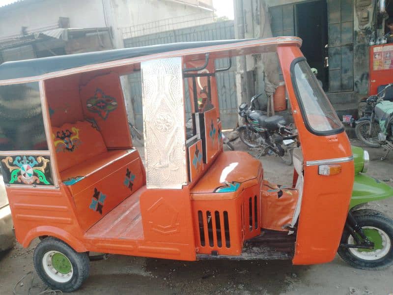 i am selling auto rickshaw 6 seater good condition 5