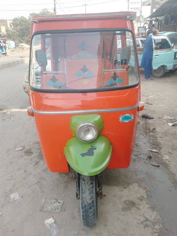 i am selling auto rickshaw 6 seater good condition 6