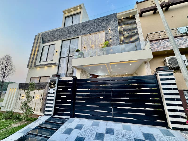 Modern Design Corner 10 Marla House For Sale | Citi Housing Gujranwala 3