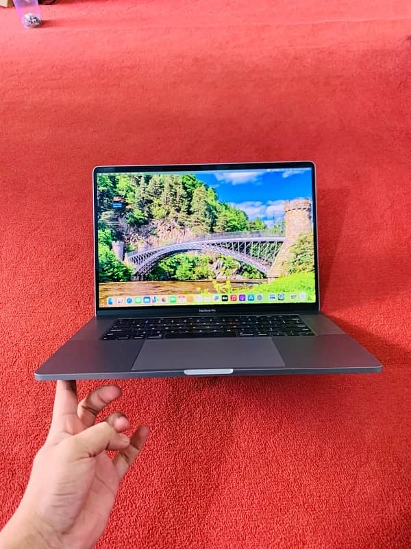 Mackbook pro 2019 i7 16Rm 512ssd 4GB card 16inch two colour 1