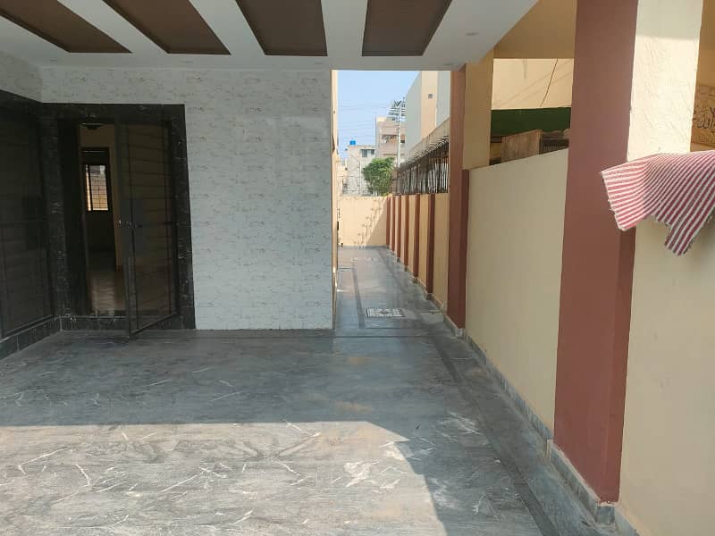 8 MARLA USED HOUSE FOR SALE L1 BLOCK VALACIA TOWN LAHORE. 2