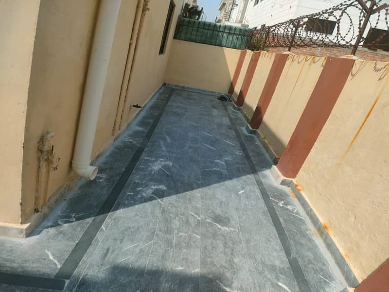 8 MARLA USED HOUSE FOR SALE L1 BLOCK VALACIA TOWN LAHORE. 3