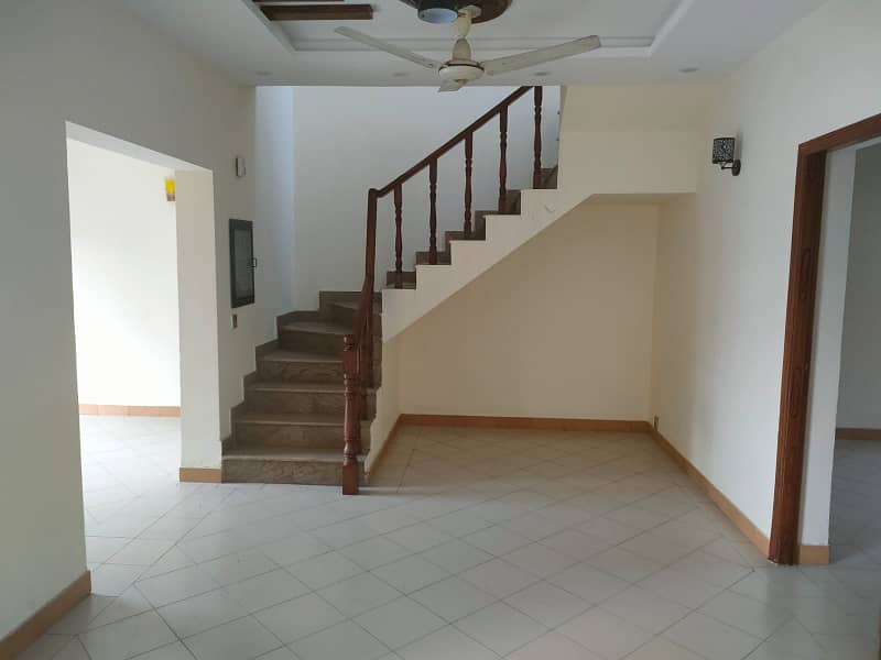 8 MARLA USED HOUSE FOR SALE L1 BLOCK VALACIA TOWN LAHORE. 7