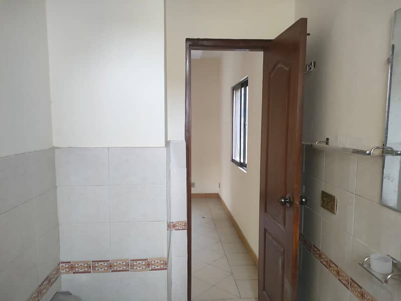 8 MARLA USED HOUSE FOR SALE L1 BLOCK VALACIA TOWN LAHORE. 9