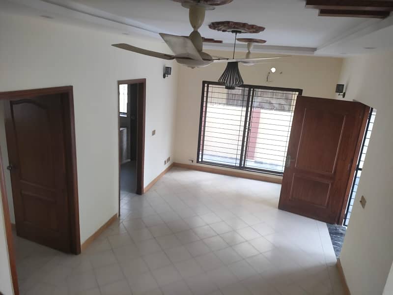 8 MARLA USED HOUSE FOR SALE L1 BLOCK VALACIA TOWN LAHORE. 14