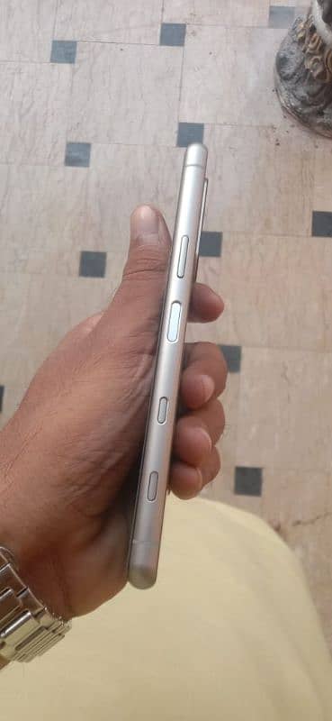 only exchange Sony Experia 5 mark 3 natural titanium.  pta 8 128 3