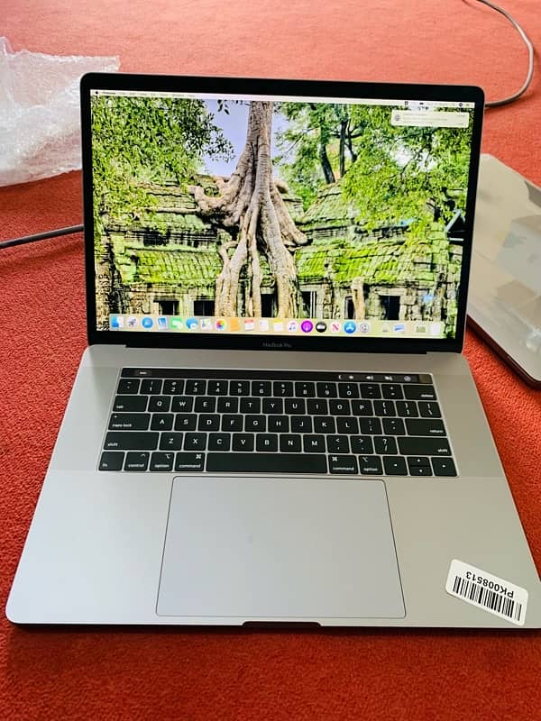 Mackbook pro 2019 i9 32Rm 512ssd 4Gb card 15inch screen 0