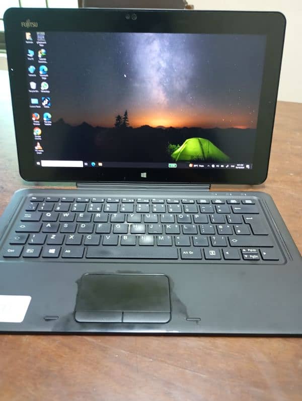 fujitsu Laptop with touch screen and detachable keyboard 0