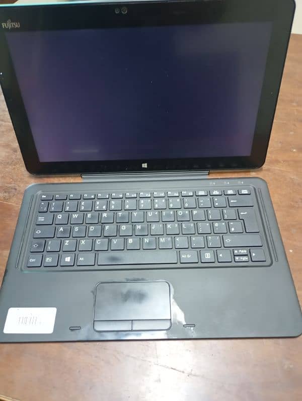 fujitsu Laptop with touch screen and detachable keyboard 1