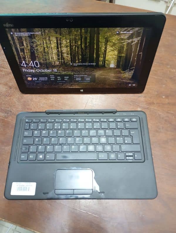 fujitsu Laptop with touch screen and detachable keyboard 3