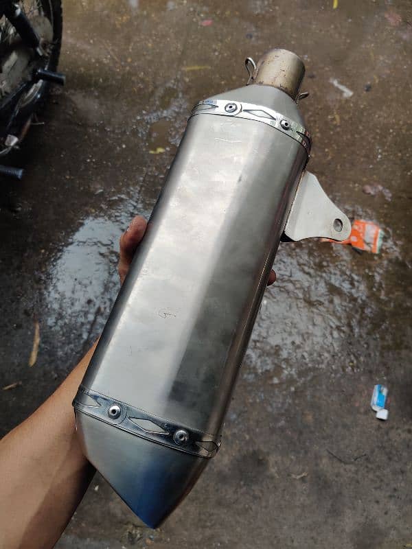 Akrapovic exhaust 10/10 condition 2