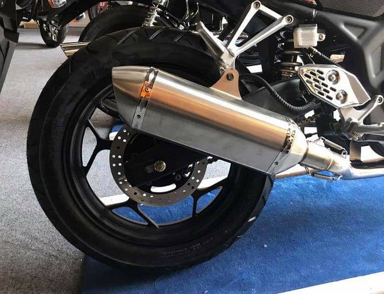 Akrapovic exhaust 10/10 condition 6