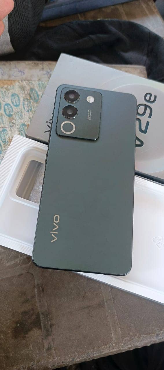 Vivo V29e, 16GB / 256GB, Rs 70000 2