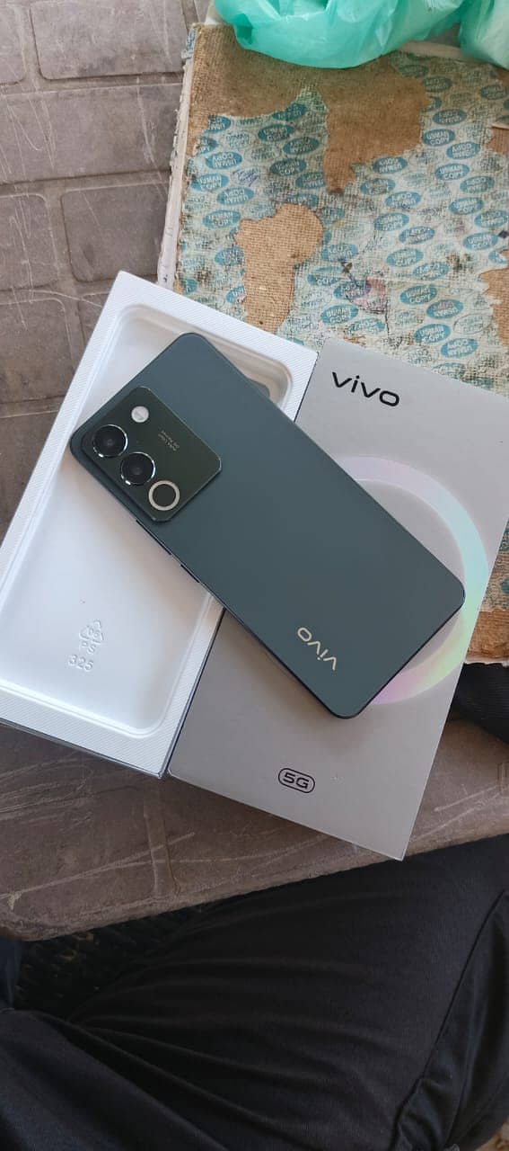 Vivo V29e, 16GB / 256GB, Rs 70000 7