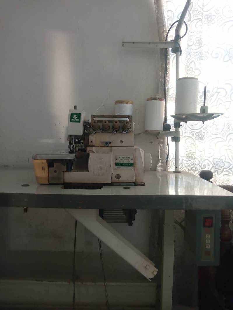 Overlock Machine by Zoje Sewing Machine with Sarbo Motor 0