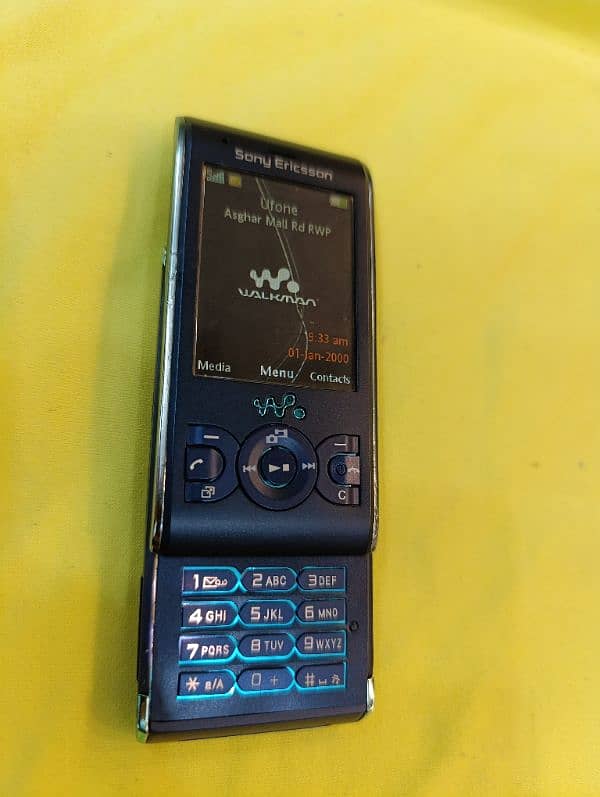 Sony Ericsson W595 1