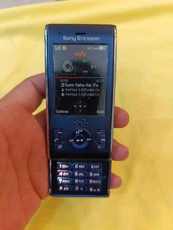 Sony Ericsson W595 4