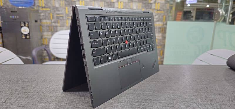 Lenovo ThinkPad X1 Yoga Gen 5 CORE I7 10TH generation Touch x360 13