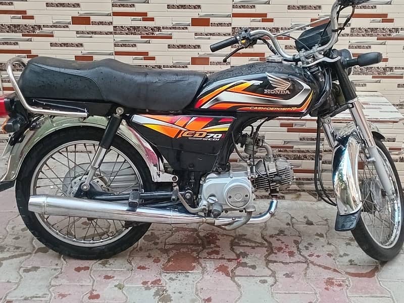 HoNDA 70 good condition urgent sale please only call 0