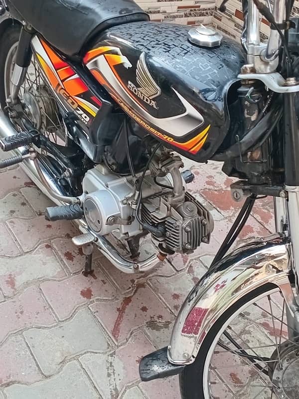 HoNDA 70 good condition urgent sale please only call 3