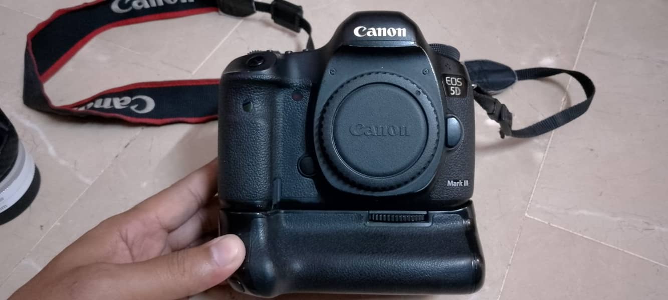 Canon 5D mark iii body 0