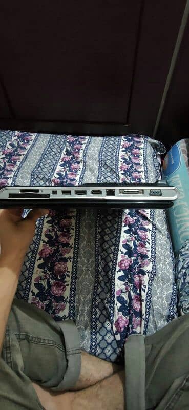 hp laptop for sell interested buyer contact me 5