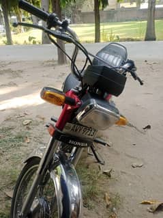 Honda CD70 2023