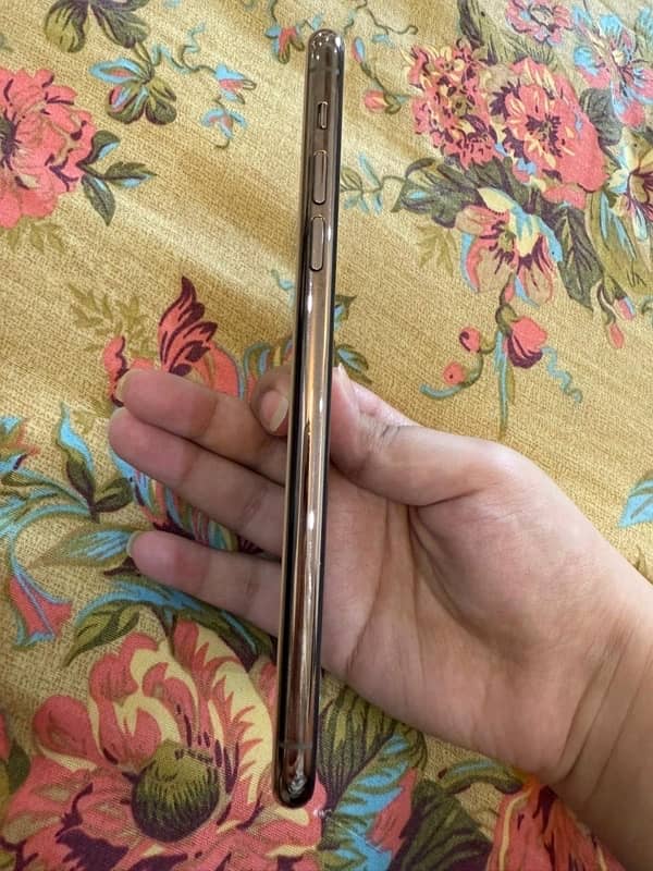 iPhone 11 pro max 256gb pta approved 3