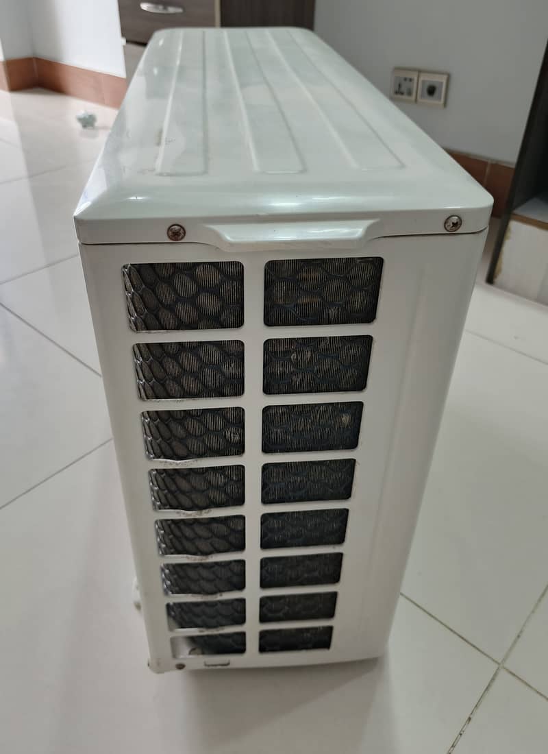 Gree 1 Ton AC Without Coil. . 9