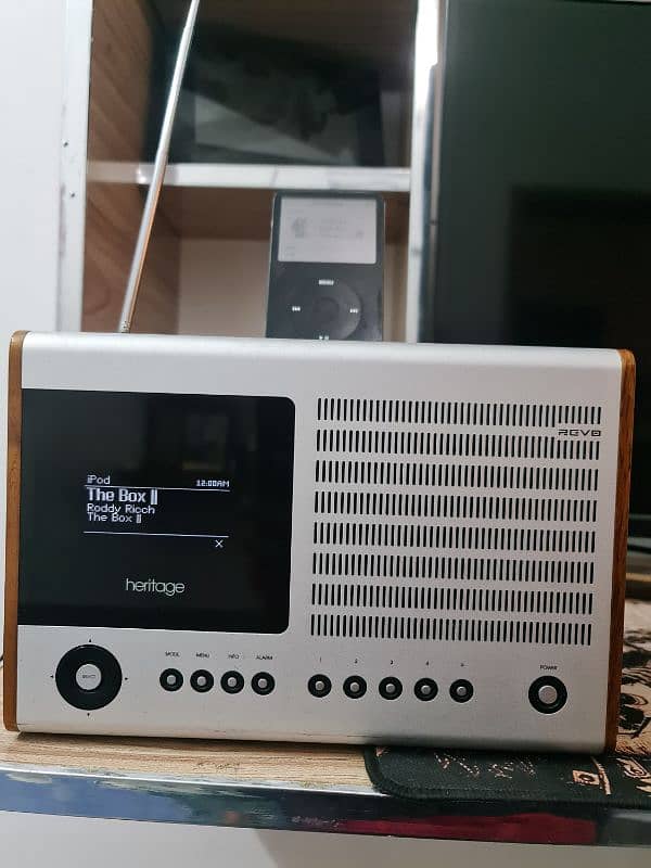 REVO Heritage G2 Walnut Internet/DAB/DAB+/FM Radio 1