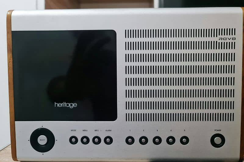 REVO Heritage G2 Walnut Internet/DAB/DAB+/FM Radio 3