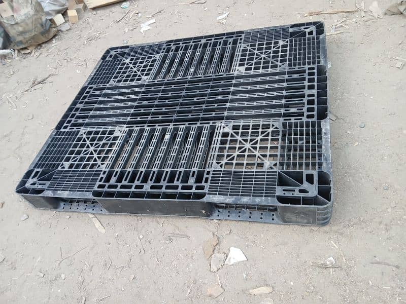 Plastic Pallet | Imported pallets stock |New & used pallet in Pakistan 1