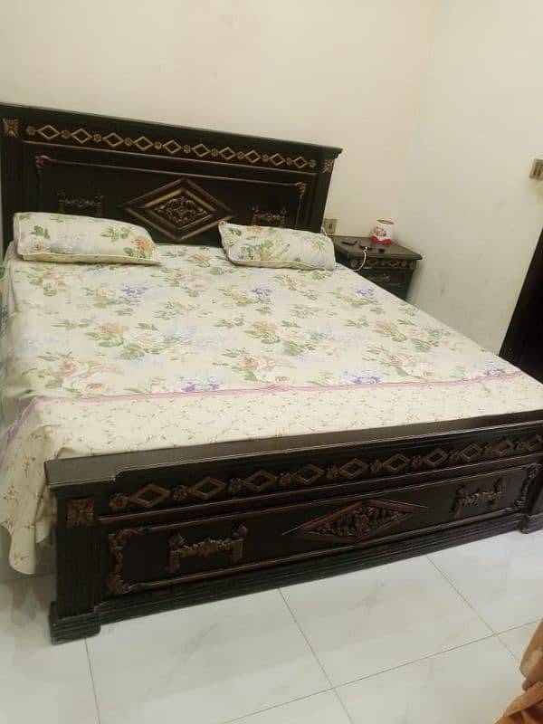 bed with dresser & side tables without mattress 4