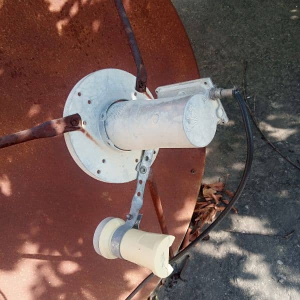 04 foot dish with 02 lnb 1