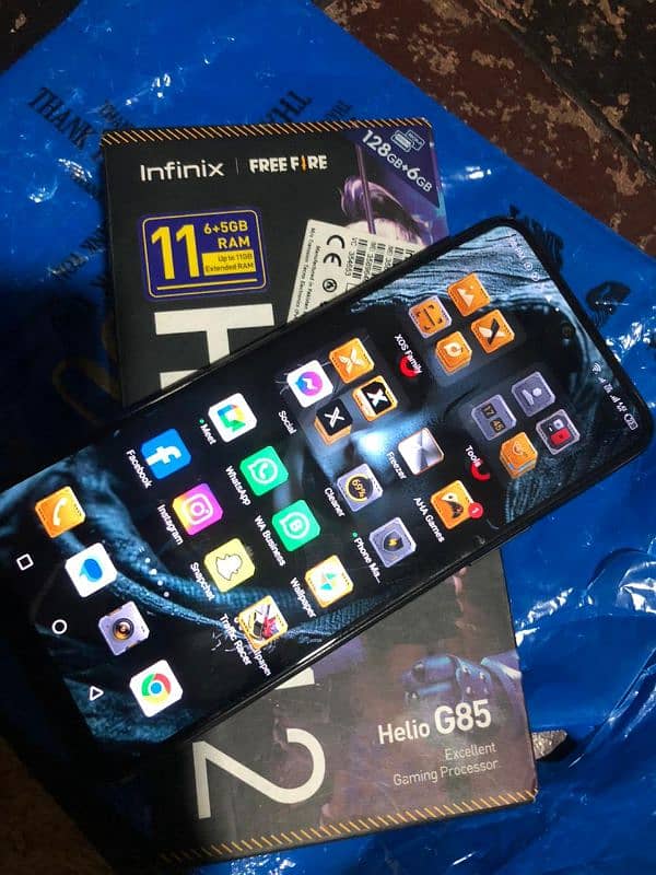 Infinix hot 12 condition 10by9  ram 6+6 128 box or charger sat ha 1