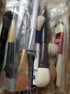 Make-up brushes