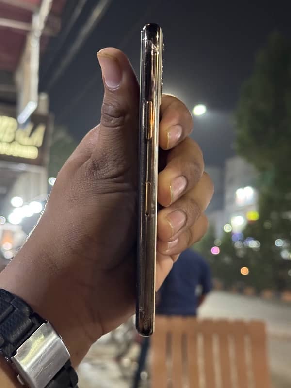 iphone 11 pro 256gb ( pta) 0