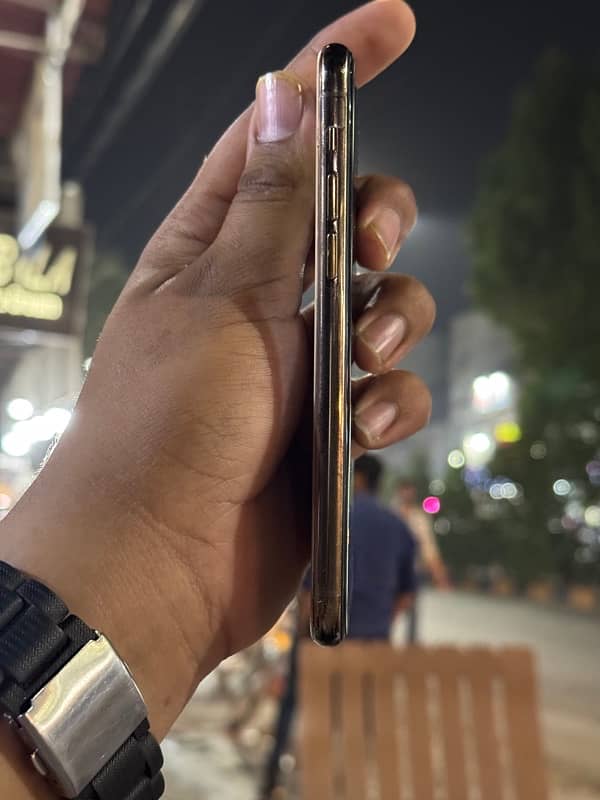 iphone 11 pro 256gb ( pta) 3