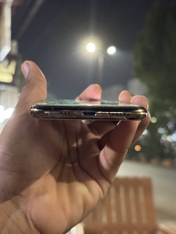 iphone 11 pro 256gb ( pta) 5