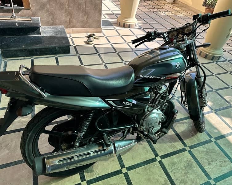 Yamaha YB125 ZDX Grey like new condition 0