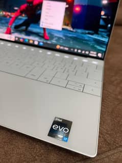 Dell xps 13 plus i7 13 gen